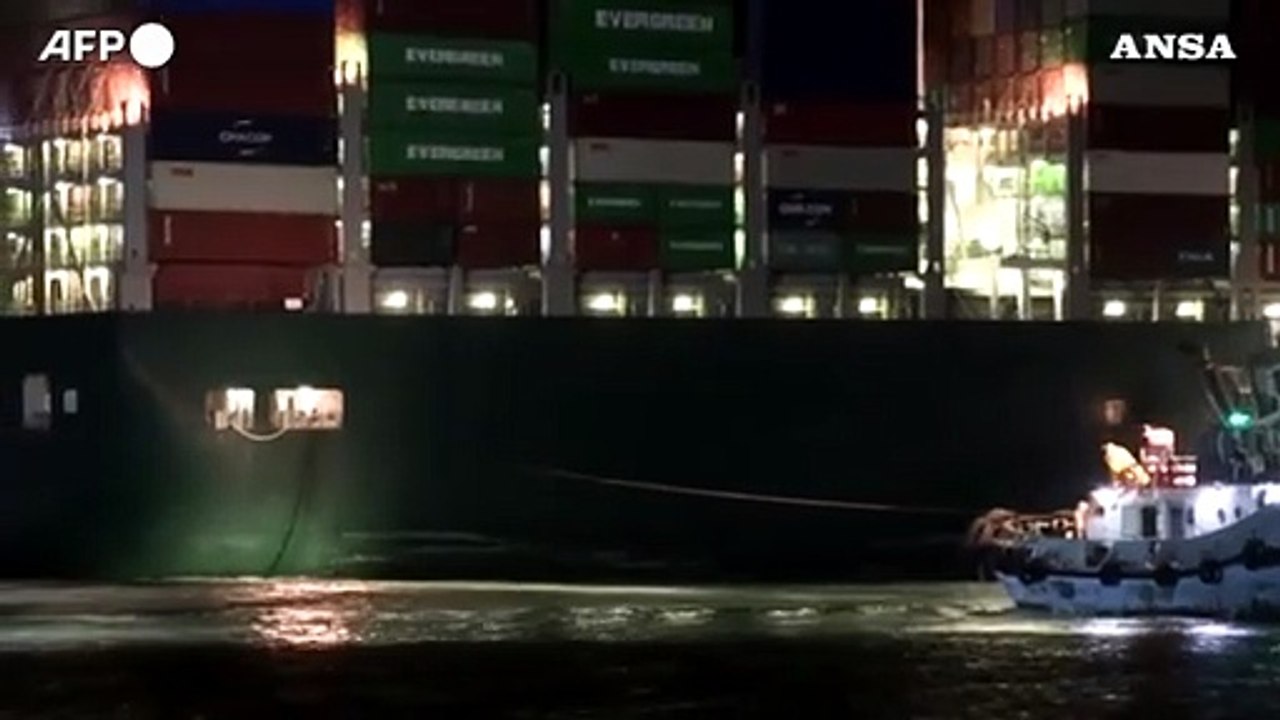 Suez, continuano le operazioni per rimettere in navigazione la Ever Giver