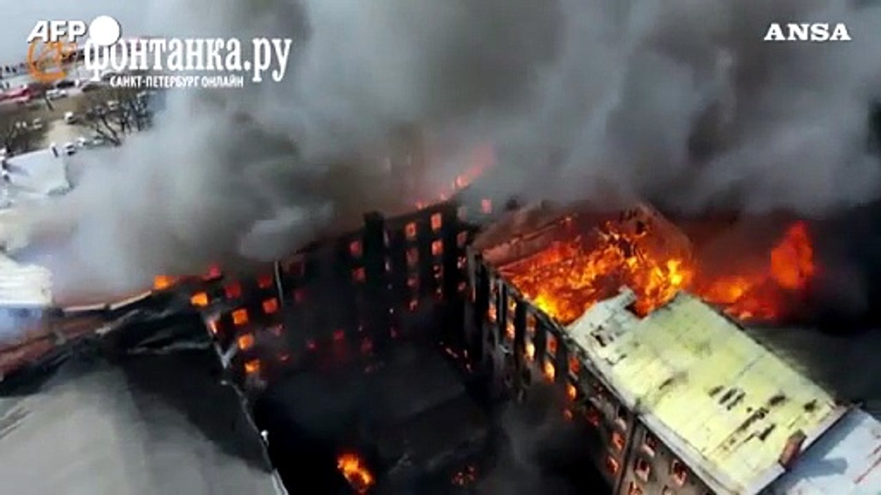 Russia: grande incendio in ex fabbrica di San Pietroburgo