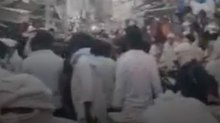 ASI के सामने भीड़ ने कांस्टेबल को पीटा, VIDEO