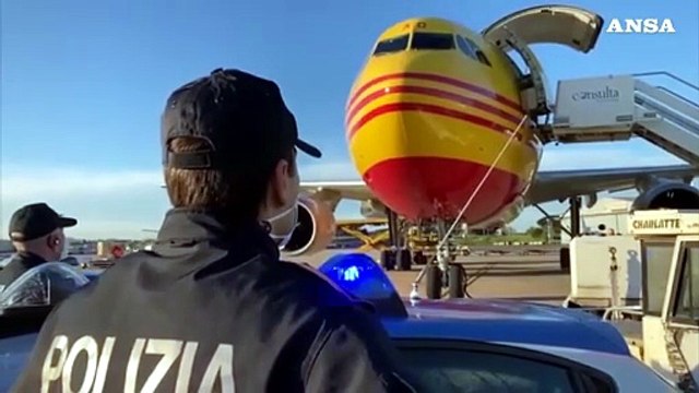 Vaccini, la polizia assicura il trasporto delle dosi di Pfizer/BioNTech