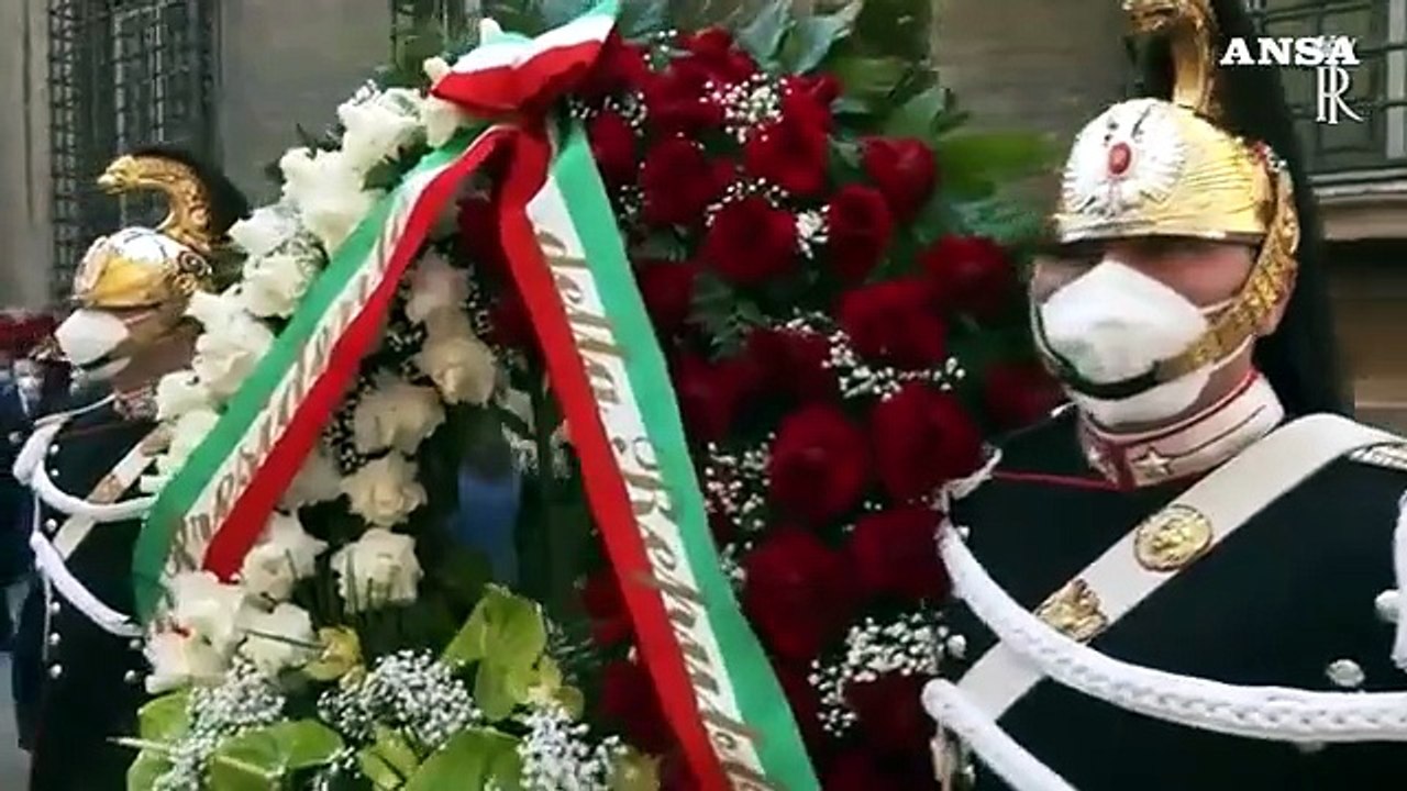 Aldo Moro, Mattarella depone una corona di fiori in via Caetani