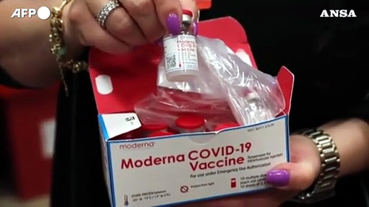 Svolta Biden, si' alla revoca dei brevetti per i vaccini