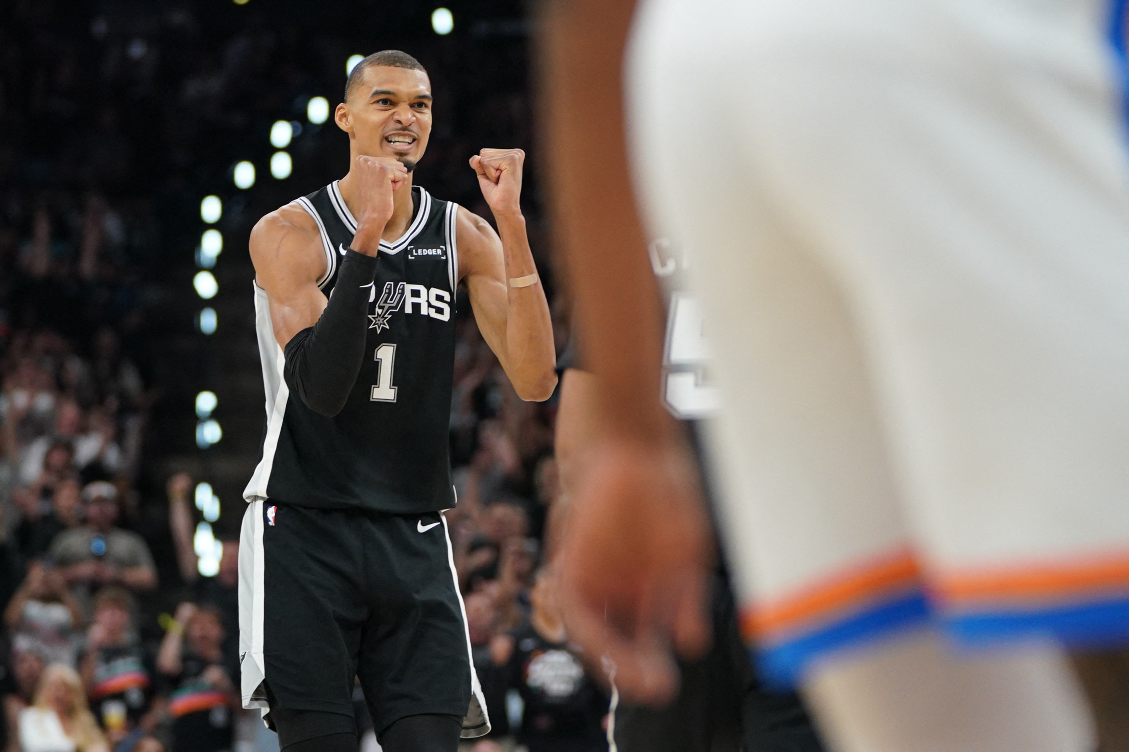 NBA : Wembanyama et les Spurs se sauvent à la maison !