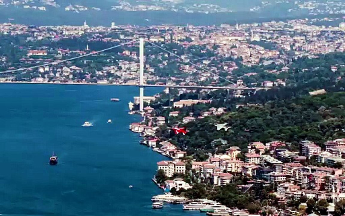 HÜRJET'ten İstanbul'un Fethinin 573. Yılında Boğaz'da Müthiş Gösteri!