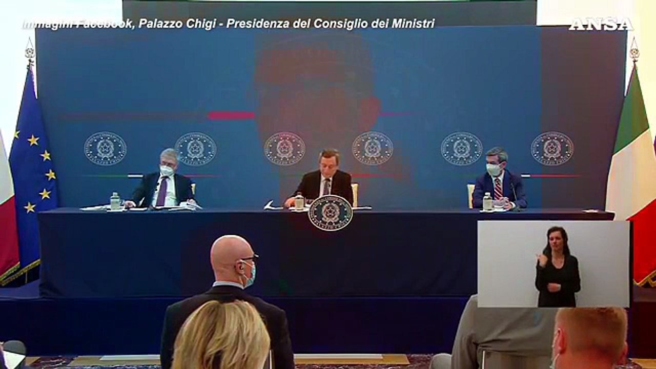 Draghi: "E' improprio parlare di Colle con Mattarella in carica"