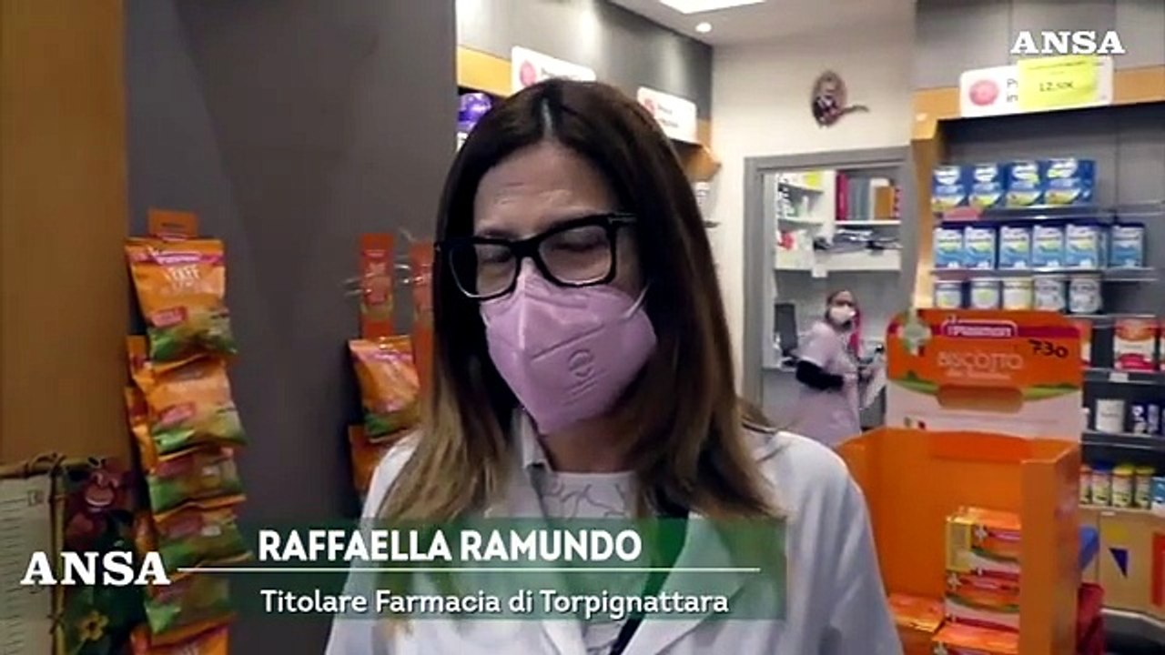 Farmacie in attesa del greenpass dalle regioni: "Dobbiamo poter registrare il tipo di tampone"