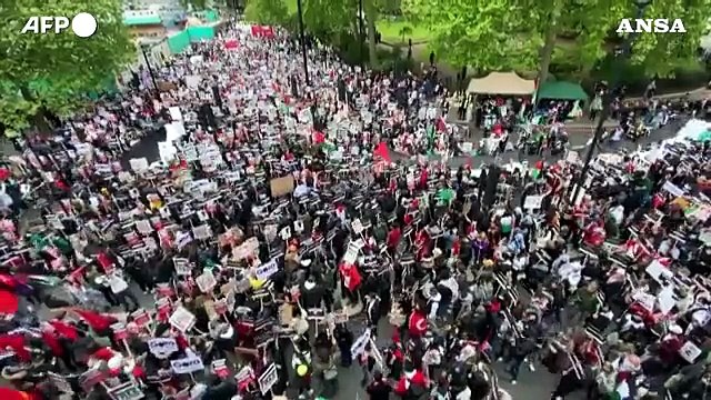 Londra, in migliaia in marcia per la Palestina