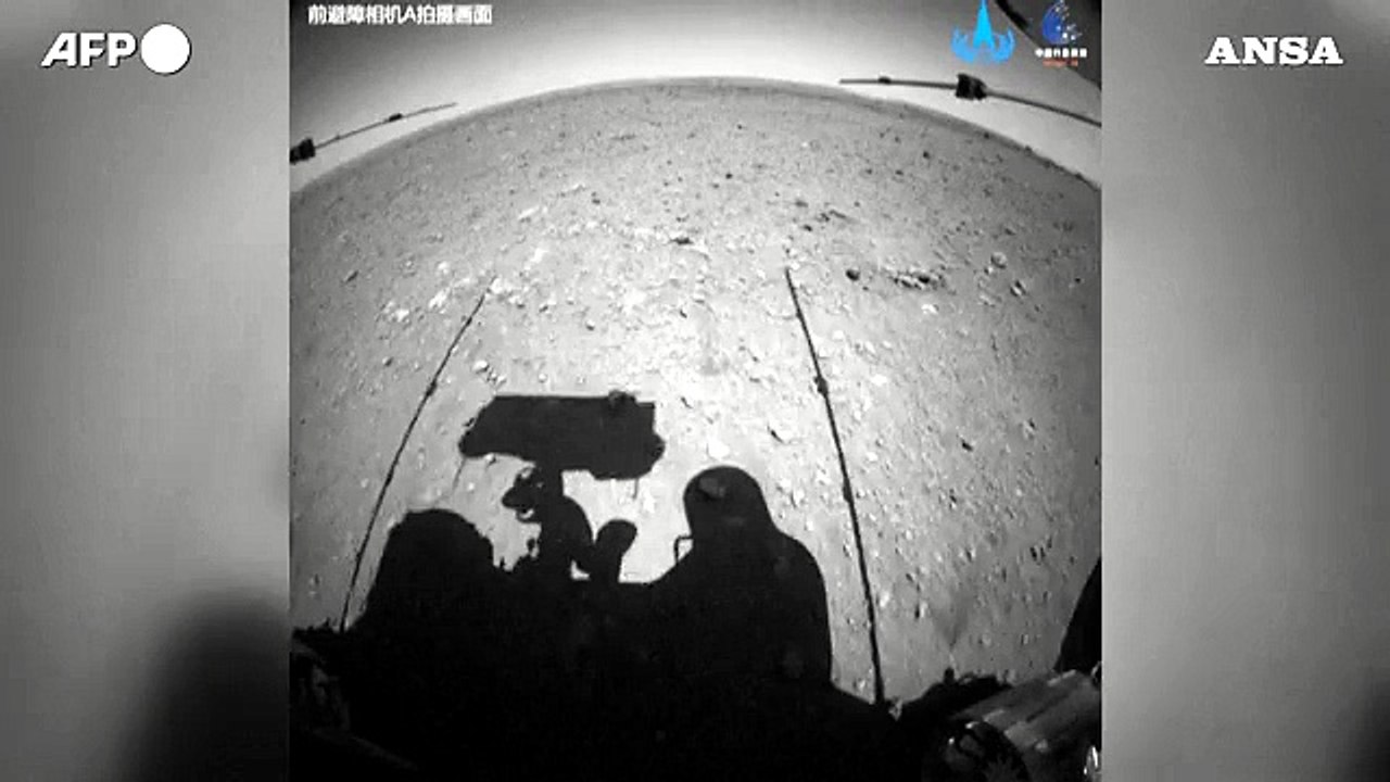 Marte, il rover Zhurong lascia la piattaforma e inizia l'esplorazione