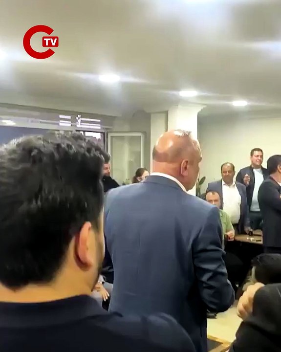 CHP Gaziantep İl Başkanlığı binasına giden CHP Gaziantep Milletvekili Melih Meriç, partililerin tepkisiyle karşılaştı