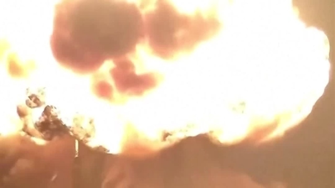 Blue Origin's New Glenn Rocket Explodes on Launchpad