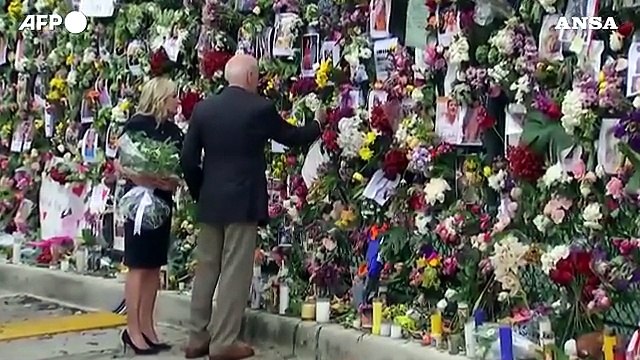 Miami, i Biden rendono omaggio ai dispersi nel crollo del palazzo