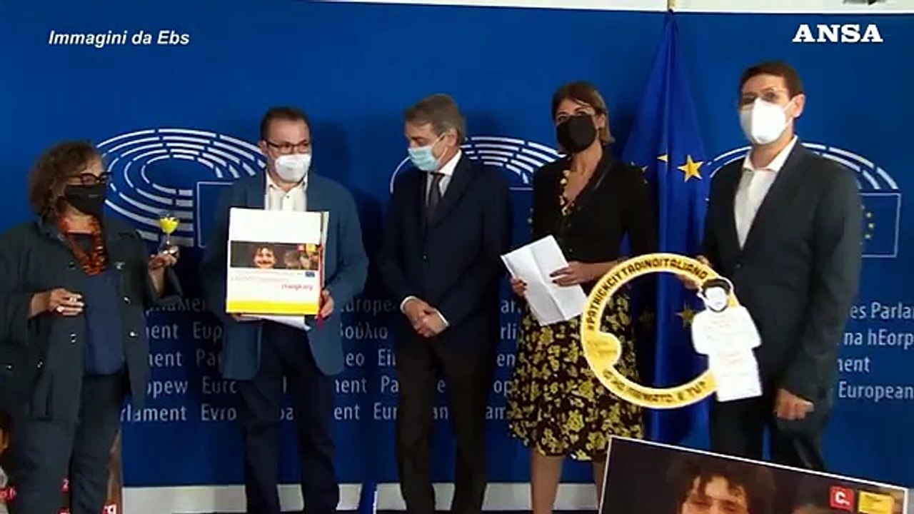 Egitto, a Sassoli le 270 mila firme per la cittadinanza a Patrick Zaki
