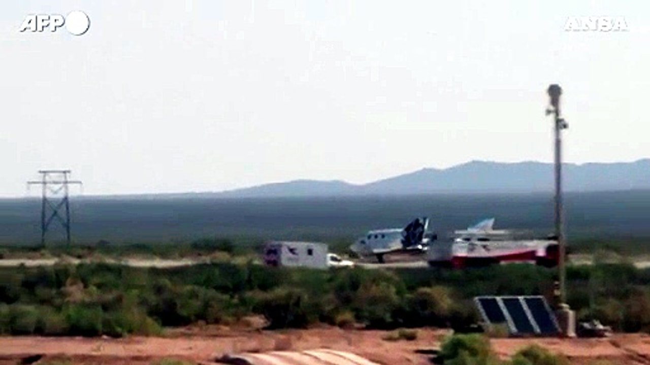Richard Branson ce l'ha fatta, la navicella Virgin Galactic e' tornata sulla Terra