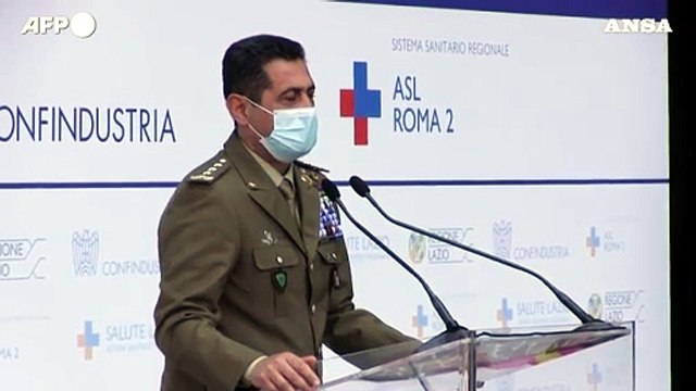 Ok di Figliuolo ai vaccini in vacanza, ma polemiche sugli open day