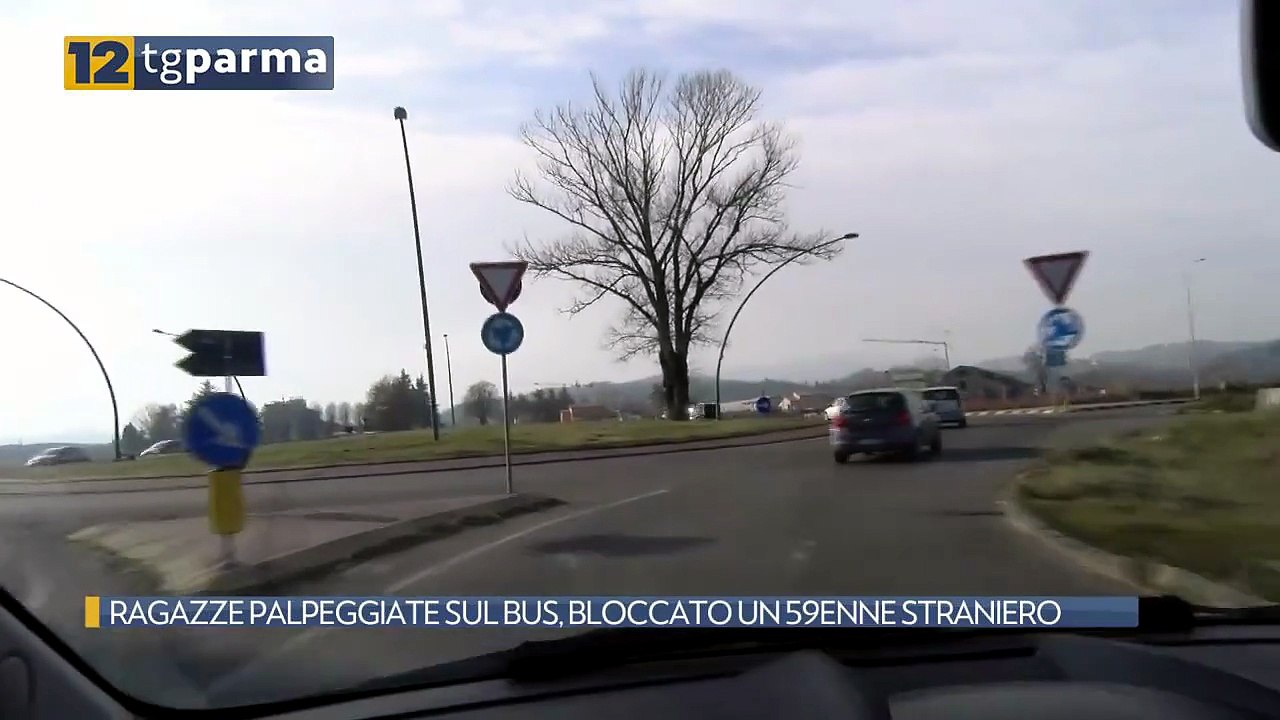 RAGAZZE PALPEGGIATE SUL BUS, BLOCCATO UN 59ENNE...