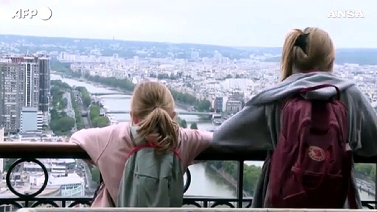 Parigi, dopo otto mesi e mezzo riapre la Tour Eiffel