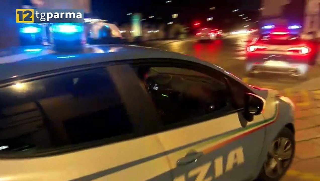BABY GANG MINACCIA DUE GIOVANI IN CENTRO PER AV...