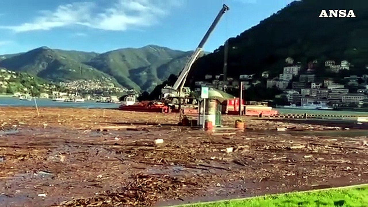 Pazza estate, esonda il lago di Como, strade allagate