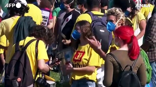 Brasile, protesta contro Bolsonaro per la sua gestione della pandemia