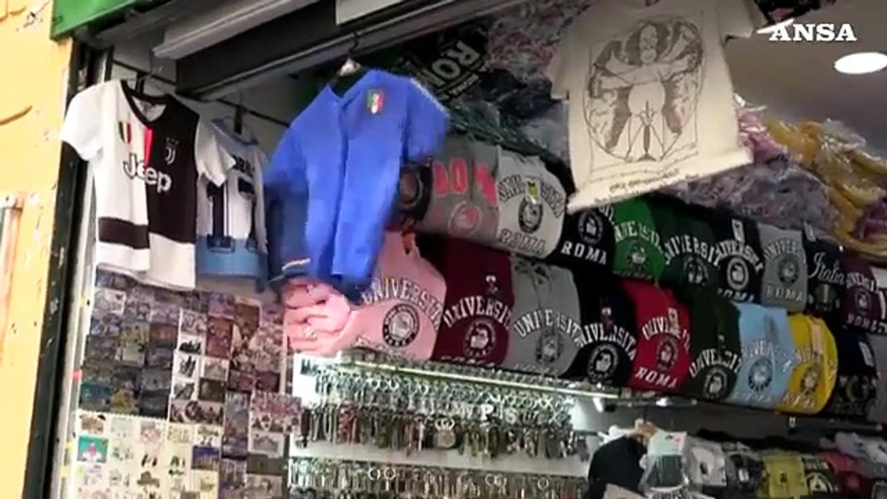 Caldo a Roma, Lucifero non ferma i turisti: "beviamo tanto e visitiamo la citta'"