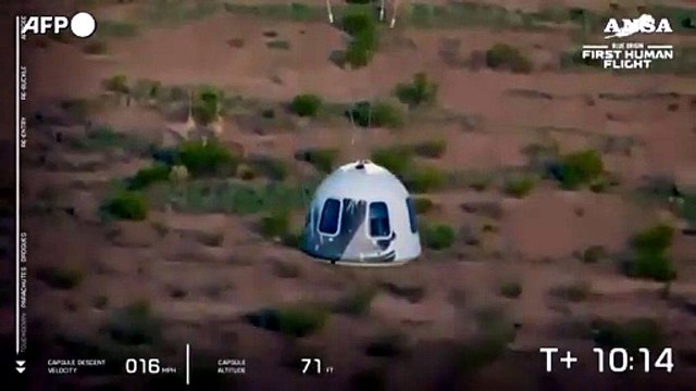 L'atterraggio sulla Terra della capsula di Blue Origin, volo riuscito per Bezos