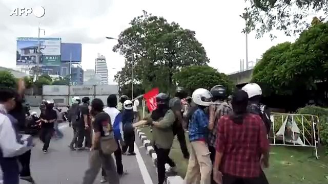 Thailandia, scontri tra manifestanti e polizia a Bangkok