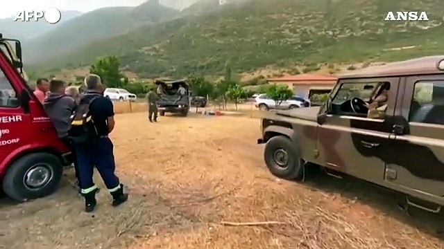 Anche l'Albania in fiamme, dozzine di incendi boschivi