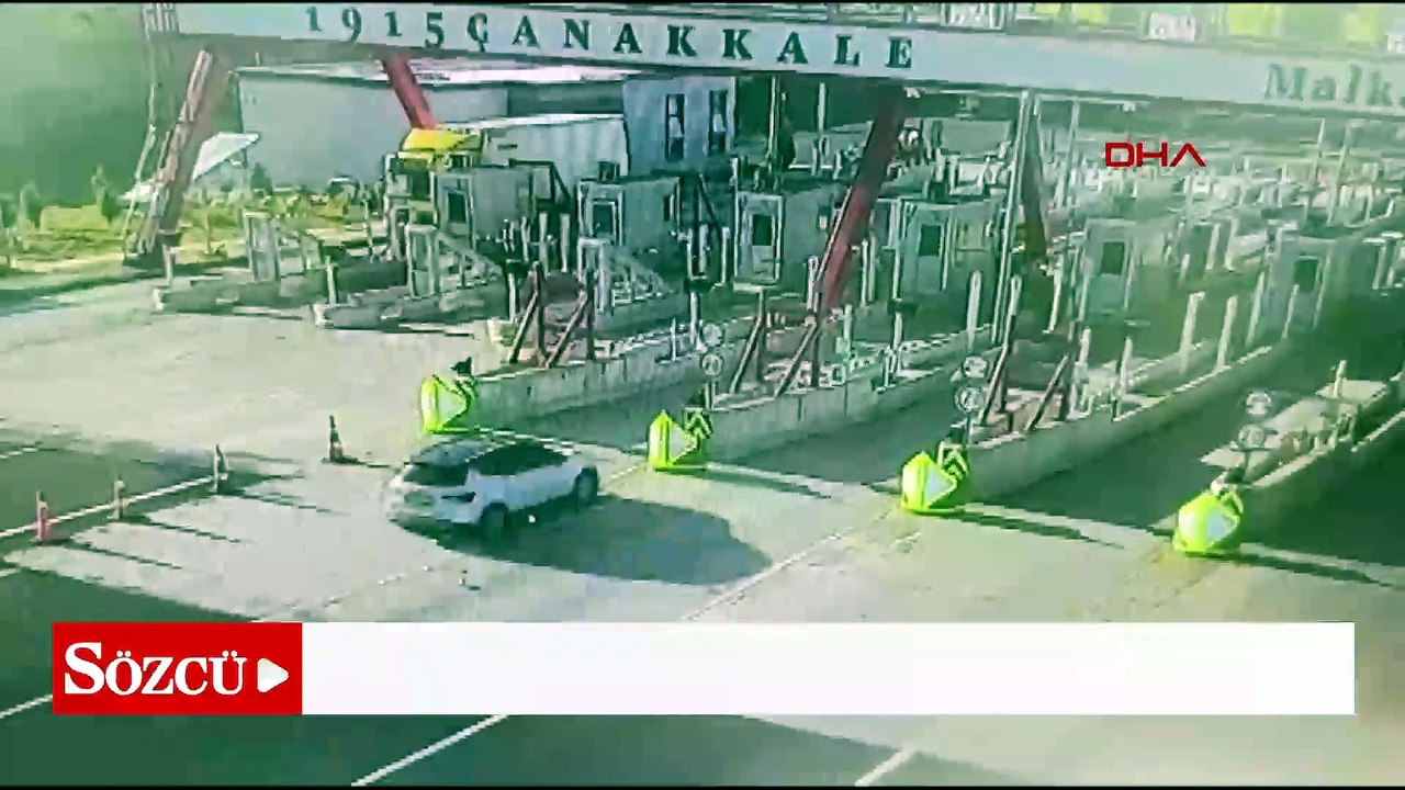Otoyol gişelerine çarpan otomobildeki karı-kocayı ölüm ayırdı; kaza anı kamerada