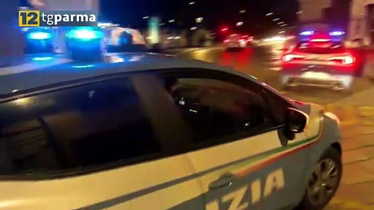 BABY GANG MINACCIA DUE GIOVANI IN CENTRO PER AV...