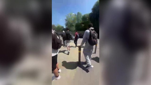 Parma, il nuovo video precedente allo scontro tra professori e studenti: «È un docente a indicare ai ragazzi dove andare, questo cambia la storia»