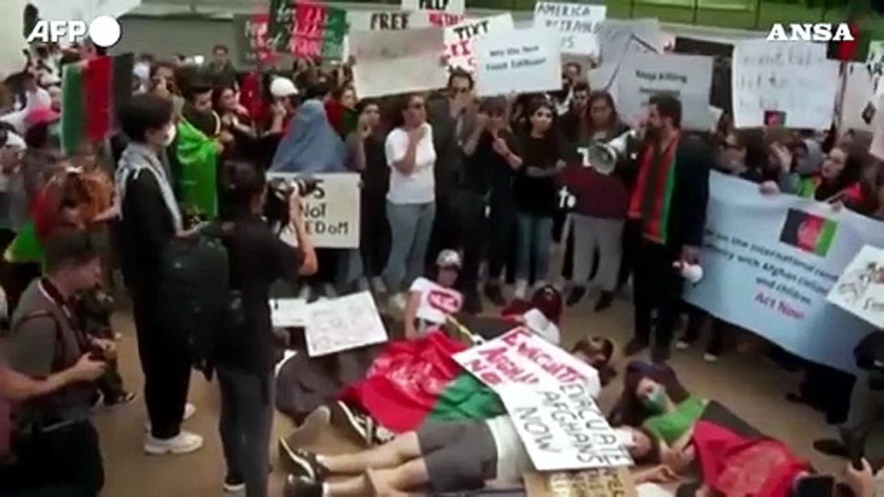 Washington, proteste di fronte alla Casa Bianca per l'Afghanistan