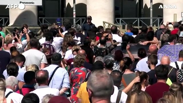 Afghanistan, papa Francesco all'Angelus: Prego per gli sfollati