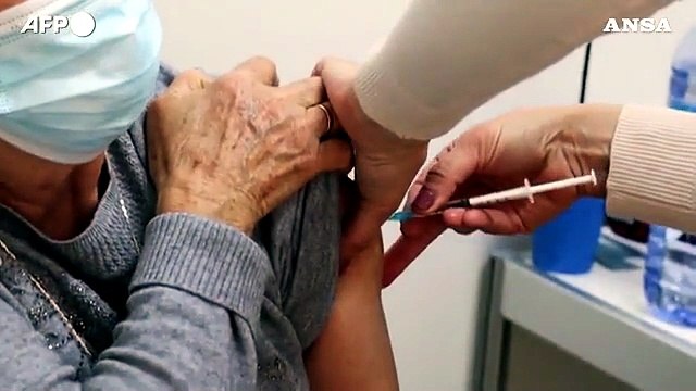 Covid, Ema: Stati liberi di decidere sulla terza dose di vaccino