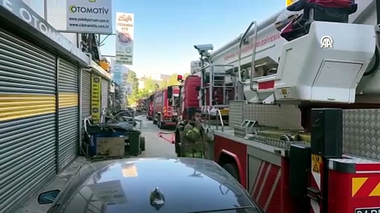 Başakşehir'de iş yerinde çıkan yangın itfaiye ekiplerince söndürüldü