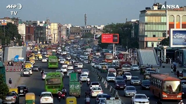 Coronavirus, le strade Nuova Delhi prima e dopo il lockdown