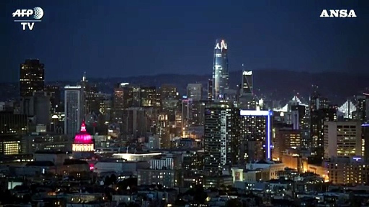 Coronavirus, San Francisco: dai grattacieli applausi virtuali ai medici