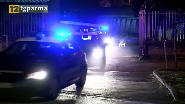 TENTA LA FUGA IN AUTO: ERA IN POSSESSO DI COLTELLI E DI UN MANGANELLO: DENUNCIATO | TENTA LA FUGA IN AUTO: ERA IN POSSESSO DI COLTELLI E DI UN MANGANELLO: DENUNCIATO