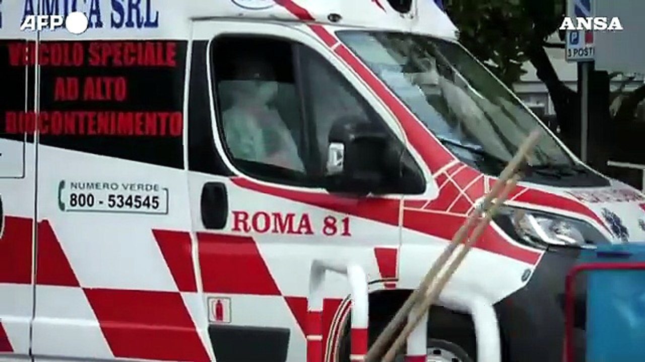 Covid, sanitari contagiati in calo ma piu' lentamente del resto della popolazione