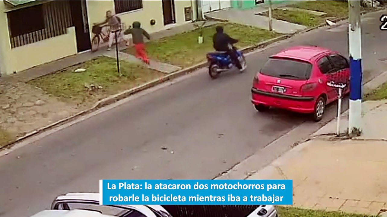 La Plata: motochorros atacaron a una mujer para sacarlela bicicleta camino al trabajo