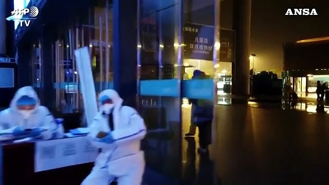 Coronavirus, a Wuhan ripartono treni e mezzi pubblici