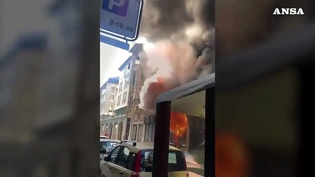 Incendio nel centro di Torino, evacuate 24 persone