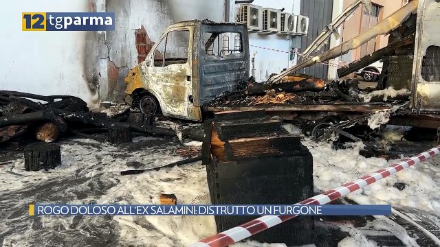 ROGO DOLOSO ALL'EX SALAMINI: DISTRUTTO UN FURGONE | ROGO DOLOSO ALL'EX SALAMINI: DISTRUTTO UN FURGONE