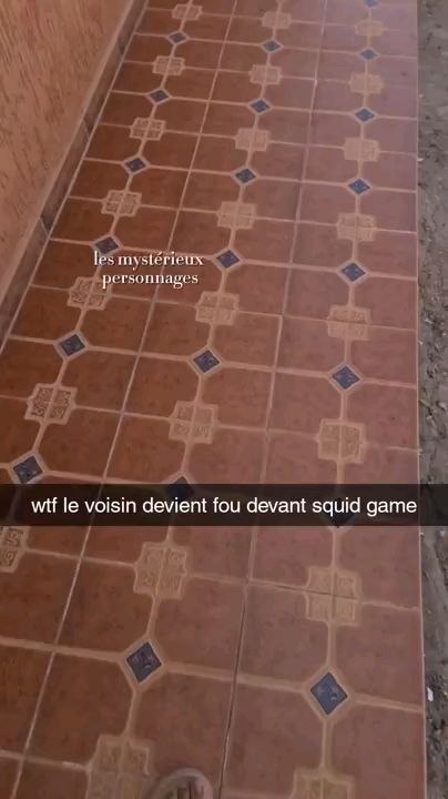 Le voisin devient fou devant SQUID GAME