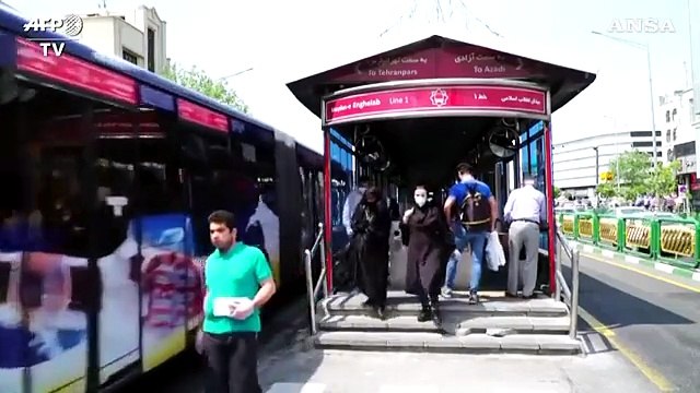 Coronavirus, in Iran su mezzi pubblici si viaggia a distanza di sicurezza