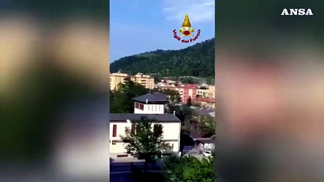 Raffiche di vento nel Bolognese: divelta parte di tetto di una chiesa