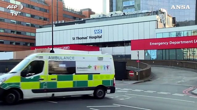Coronavirus, Boris Johnson in terapia intensiva: le immagini dell'ospedale