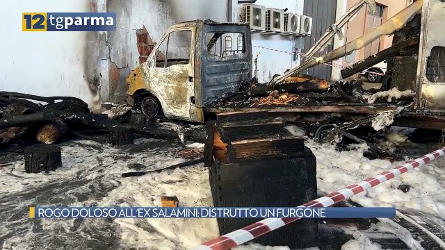 ROGO DOLOSO ALL'EX SALAMINI: DISTRUTTO UN FURGONE | ROGO DOLOSO ALL'EX SALAMINI: DISTRUTTO UN FURGONE