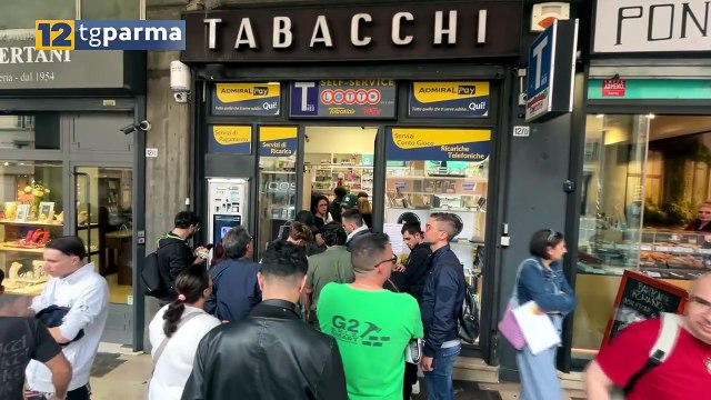 PARMA-NAPOLI, SUBITO ESAURITO IL SETTORE OSPITI. CODE NELLE TABACCHERIE | PARMA-NAPOLI, SUBITO ESAURITO IL SETTORE OSPITI. CODE NELLE TABACCHERIE