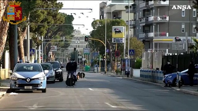 Coronavirus, a Bari i controlli della polizia