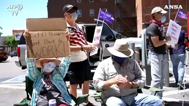 Coronavirus, a El Paso manifestazione contro il lockdown